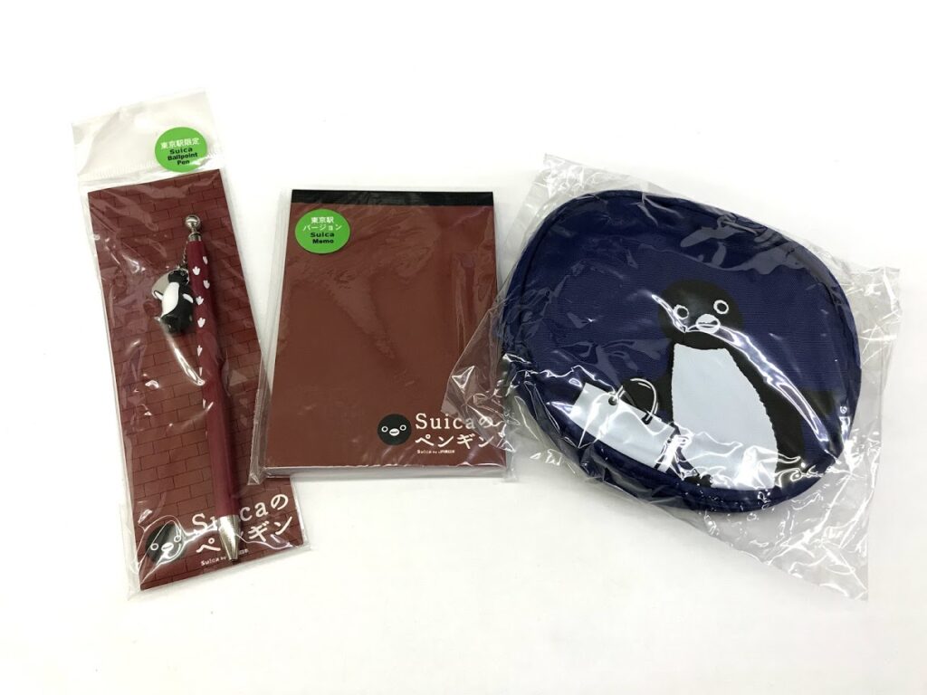 買取しました 鉄道グッズ Suica スイカ Suicaのペンギン ボールペン メモ帳 ポーチ ペンギン ムック本 付録 鉄道書店 買取サイト 出張買取 宅配買取 お任せ下さい